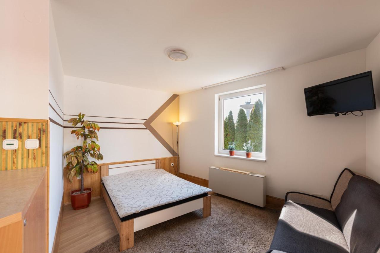 Art Eden Apartment Hajduszoboszlo Bagian luar foto