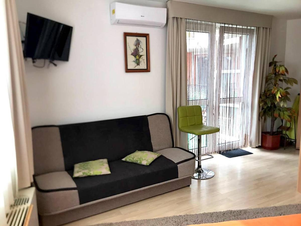 Art Eden Apartment Hajduszoboszlo Bagian luar foto