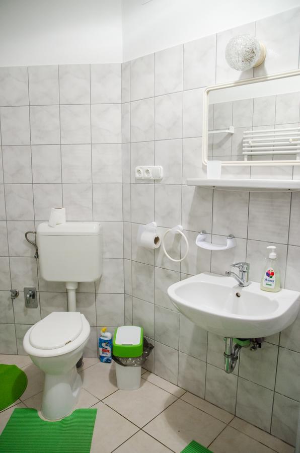 Art Eden Apartment Hajduszoboszlo Bagian luar foto