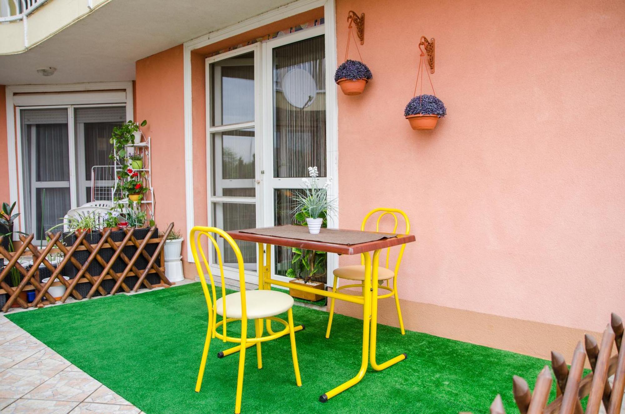 Art Eden Apartment Hajduszoboszlo Bagian luar foto